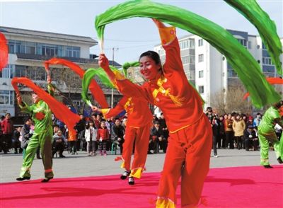 驻马店市民协到二郎乡开展“送文艺进乡村”活动