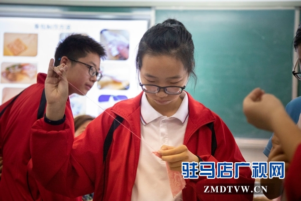驻马店市实验中学师生“体验式”过端午 感受传统节日魅力