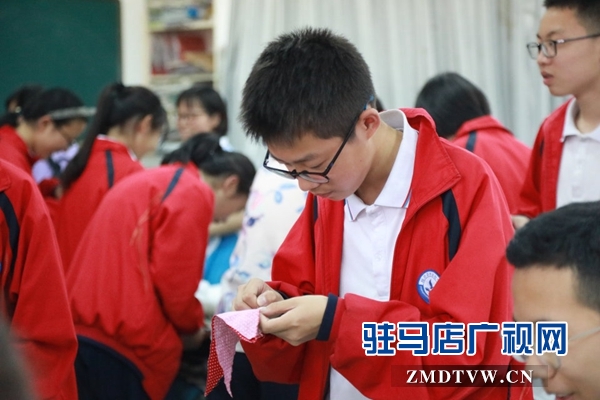驻马店市实验中学师生“体验式”过端午 感受传统节日魅力