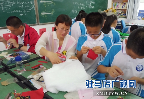 驻马店市实验中学师生“体验式”过端午 感受传统节日魅力