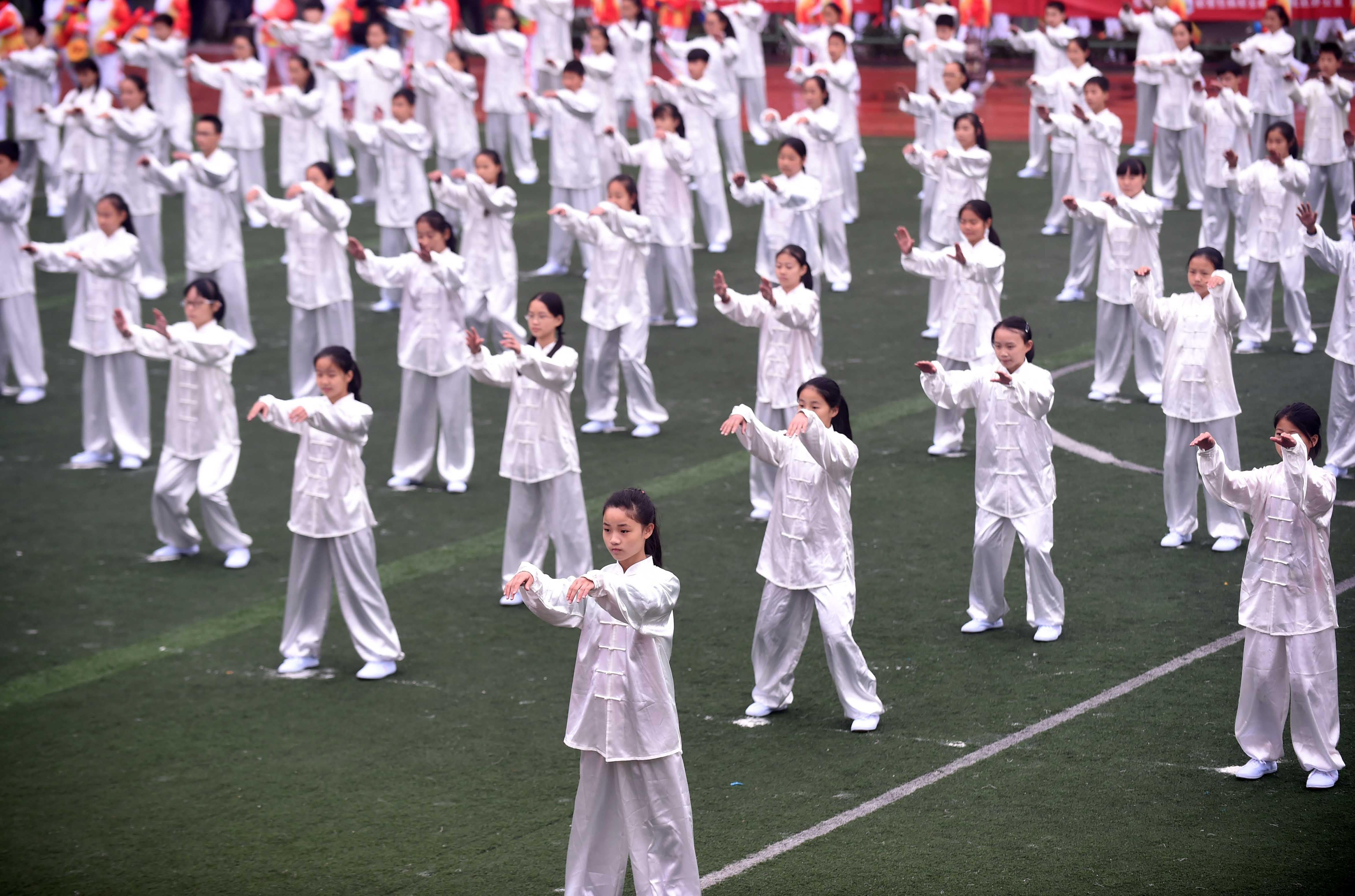 正阳县举行庆“五一”暨“万步有约”全民健身活动