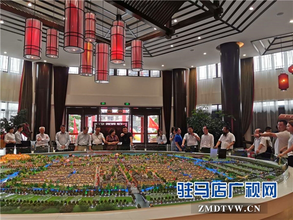   驻马店市平舆商会联合皇家驿站•御府举办爱心送考公益活动助力考生顺利赴考