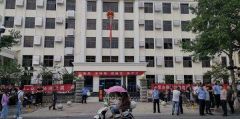 “20年后打老师”案学生辩护人当庭拿2万 欲转交老师
