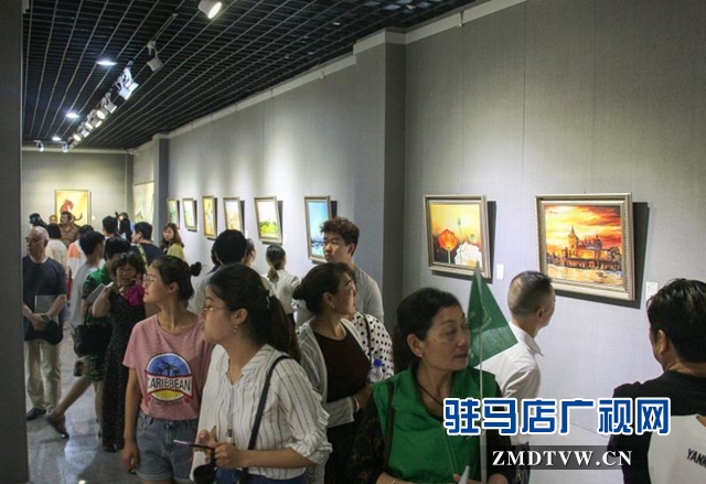 方伟油画作品在驻马店市群艺馆开展 展期一周