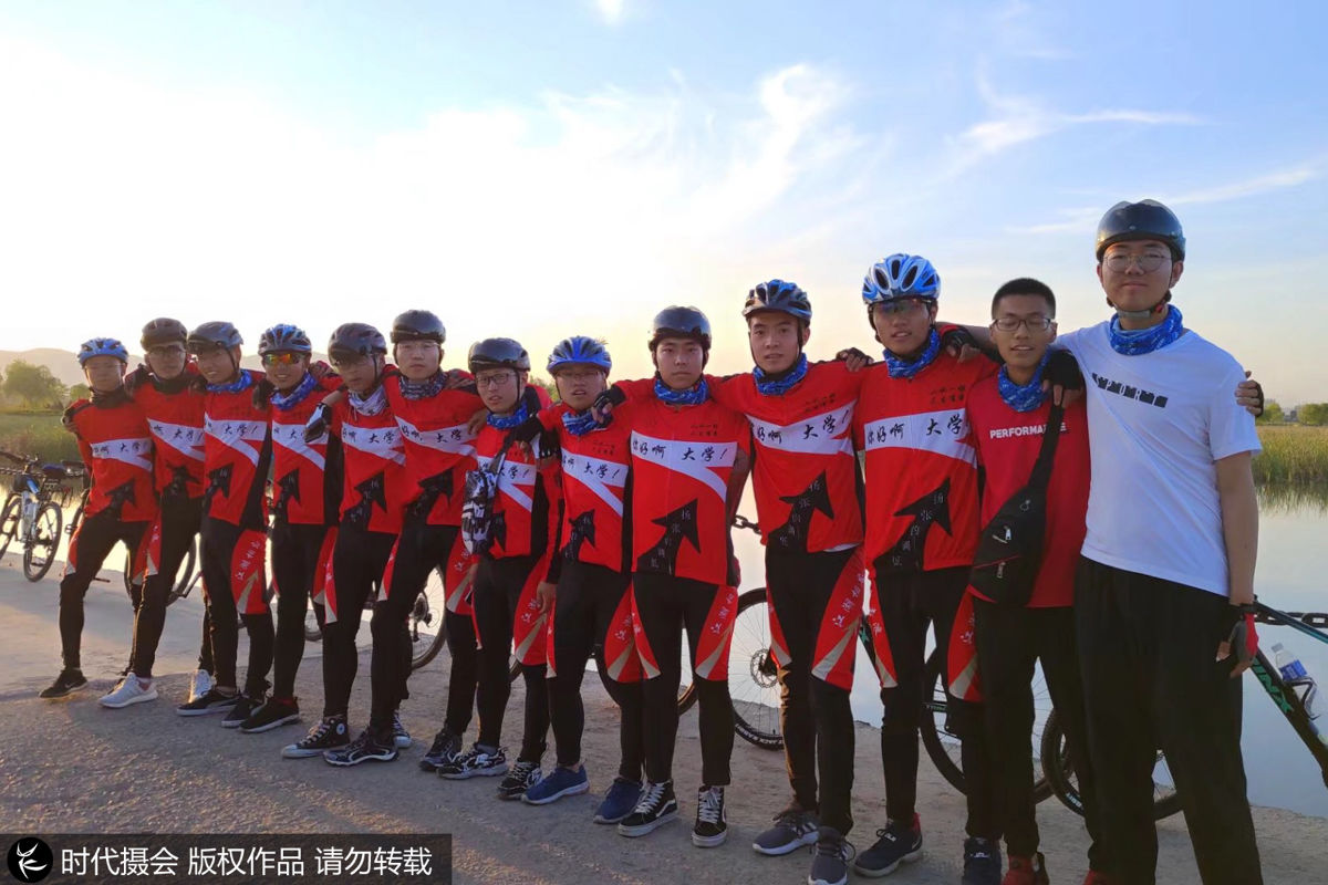 班主任带学生网吧通宵？请读懂其中的含义