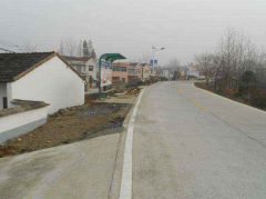 8包水泥只灌2包，乡村扶贫路为何沦为“豆腐渣”