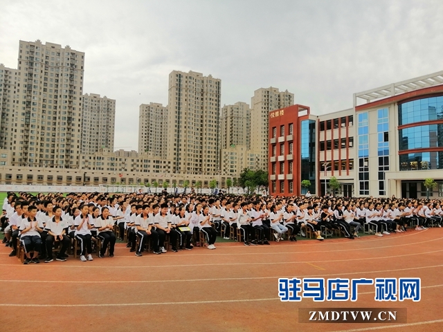 驻马店市第二初级中学开展防溺水急救知识讲座