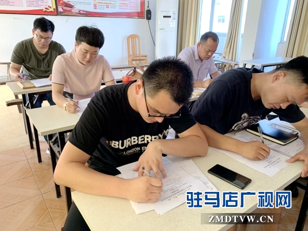 西平县谭店乡开展抓党建 促脱贫知识测试