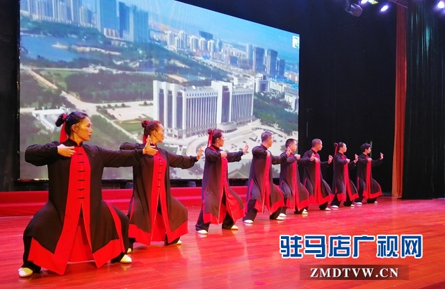 驻马店市直老年大学载歌载舞礼赞祖国