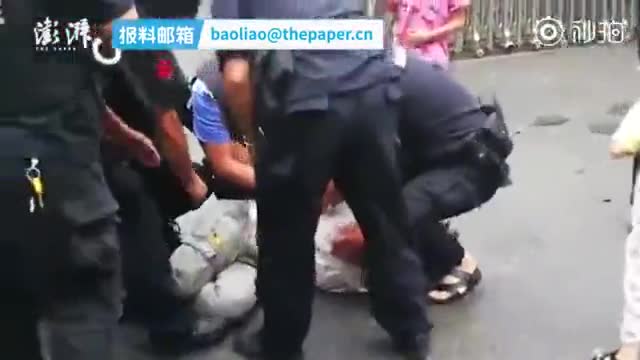 为讨女友欢心，男子要钱被拒追砍父亲