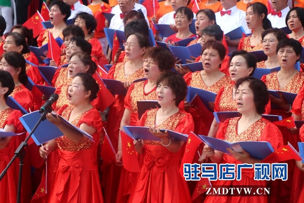 驻马店市举办千人大合唱为党庆生 数百名群众自发参与