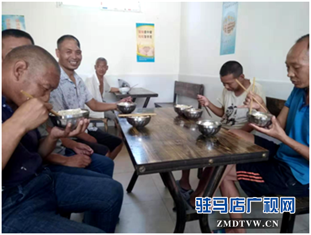 爱心企业送水饺温暖重度残疾人