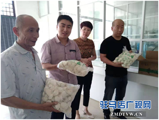 爱心企业送水饺温暖重度残疾人