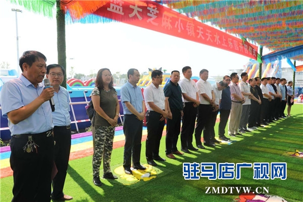 平舆县蓝天芝麻小镇天天水上乐园华美绽放，千亩荷塘荷花也妖艳开放