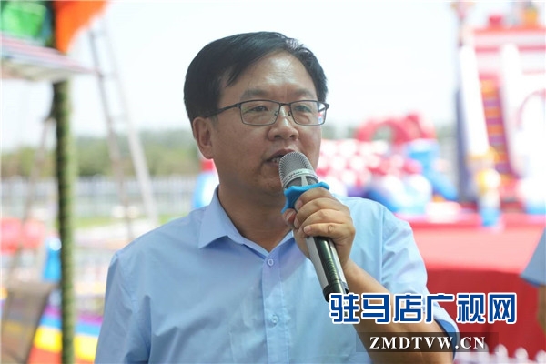 平舆县蓝天芝麻小镇天天水上乐园华美绽放，千亩荷塘荷花也妖艳开放
