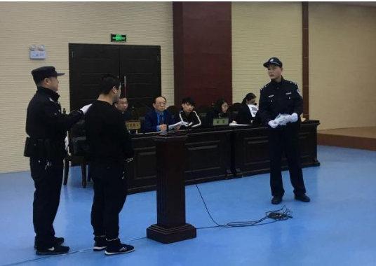合肥“当街刺死快递员”案：死者有过错，凶手被从轻判罚