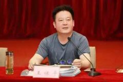 监狱长与涉黑罪犯称兄道弟，通报措辞极其严厉！