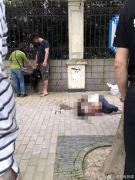 一日籍女子在街头被大型犬咬伤，肇事犬牵着绳没戴嘴套
