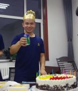 警铃突响 消防员戴生日帽快速出警