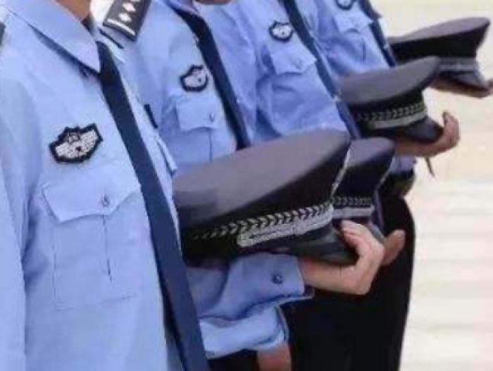 浙江宁波一辅警抓捕嫌疑人过程中高处跌落殉职