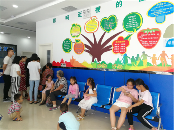 蔡尖峰眼科医院首场近斜弱视大型义诊广获家长点赞