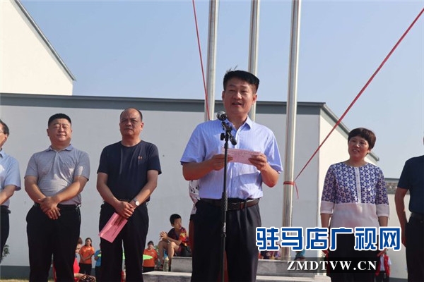 武汉旅游专列800余人赴平舆县蓝天芝麻小镇观光旅游开启蓝天芝麻小镇“旅游元年”