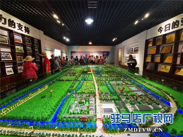 武汉旅游专列800余人赴平舆县蓝天芝麻小镇观光旅游开启蓝天芝麻小镇“旅游元年”