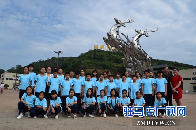 坚守十年 爱心校长花费百万帮留守儿童圆梦