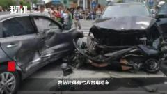 常州市中心一奔驰连撞多辆电动车，司机被控制