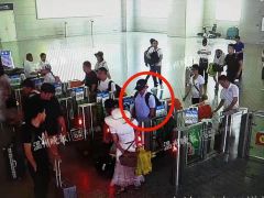 一月内买短乘长坐动车6次：男子被拘十天 半年禁乘火车