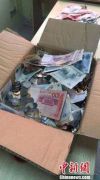 女老师离职获赔偿收到15000枚硬币 校方：个人恩怨