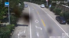 宜昌残疾的哥飞身截停失控车辆，车上4人中有2个小孩