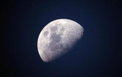 月球表面水冰可能远超预期 阴影区陨石坑或是储冰窖