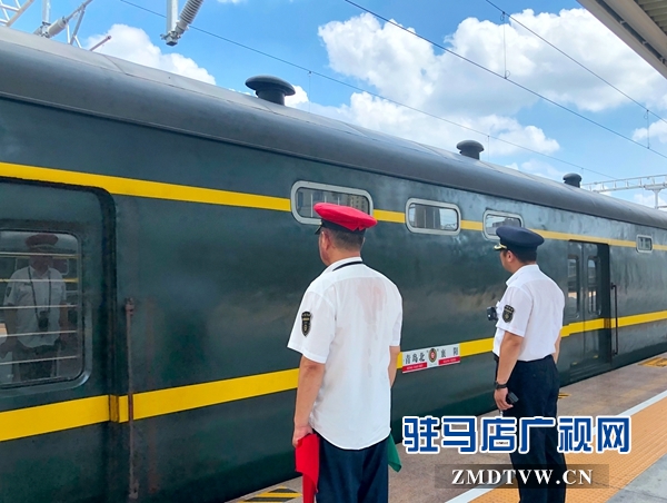 叔叔辛苦了 我给你擦汗