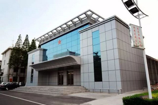 李宝清一行到解放军联勤保障部队第990医院看望慰问官兵和医护人员