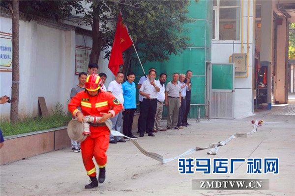 驻马店市平舆商会复转军人代表八一建军节赴驿城区消防大队看望慰问消防应急救援队伍