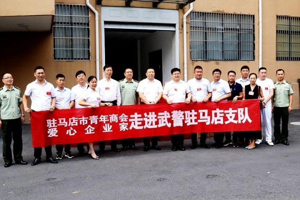 八一慰问武警官兵 共叙军民鱼水情