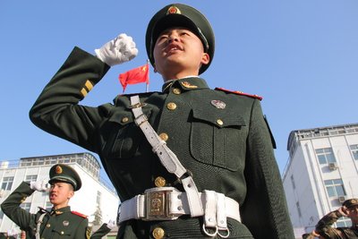郭渊到武警部队看望慰问武警官兵