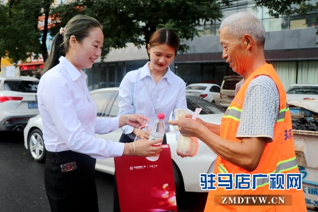 爱心企业开展免费为环卫工“送早餐、送清凉”活动