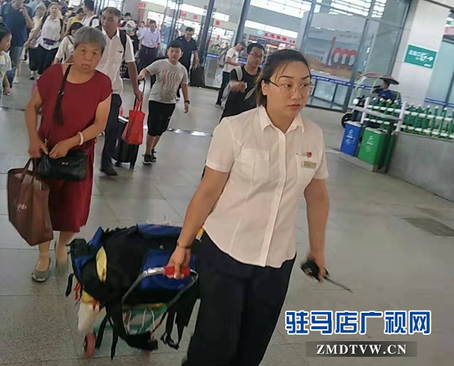 高铁西站工作者：烈日坚守站台 日均发送近11000人