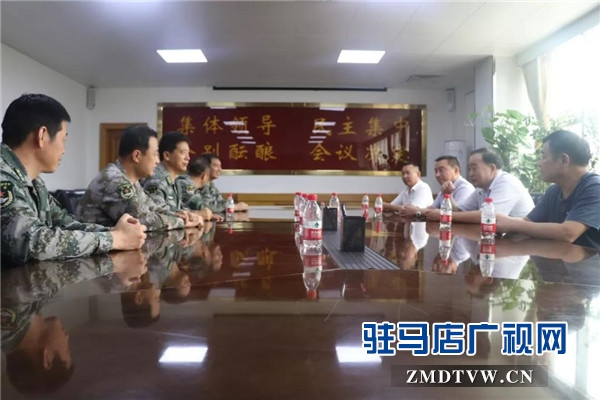 “八一”建军节河南朗陵酒业领导一行走进驻确部队慰问