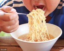 方便面中国沉浮录：国人吃了世界总量38% 销量下滑三年后翻红