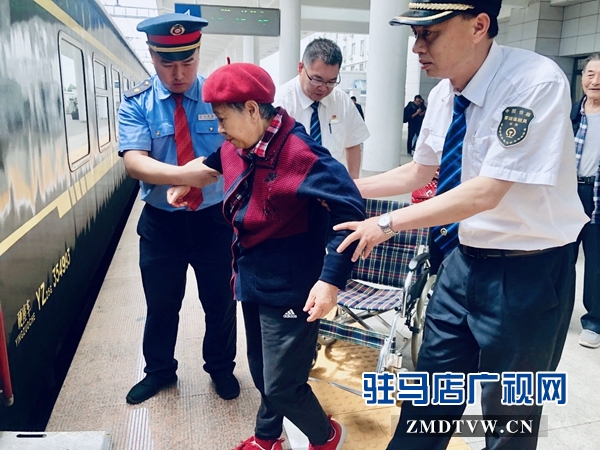 暑运过半 驻马店火车站客流高峰持续不减