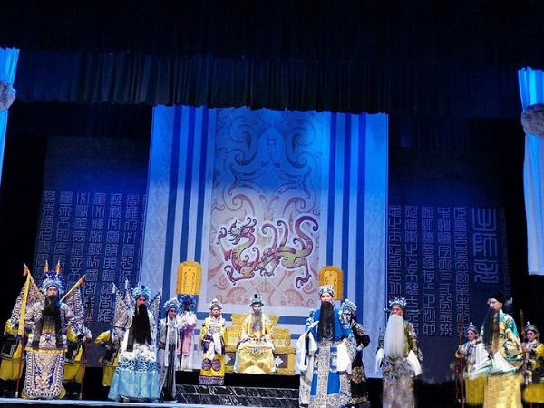 越调《诸葛亮临危受命》在驻马店上演