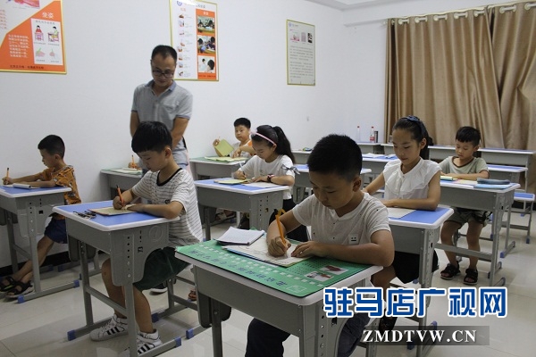 硬笔书法成为孩子们的暑假“必修课”