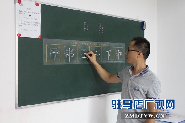 硬笔书法成为孩子们的暑假“必修课”