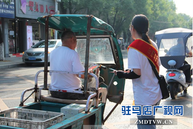 正阳县返乡大学生参加暑期普法受欢迎