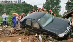 湖北十堰局地暴雨突发山洪 已致13人遇难