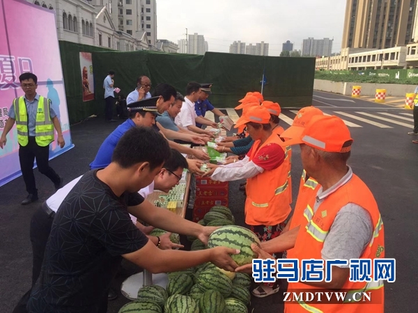 夏日清凉送给200位环卫工人