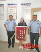 女子没带现金，奇葩劫匪竟要求微信转账抢走96元